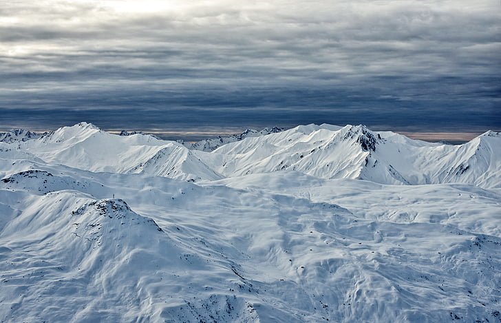 Arctic Winter Turns Green as Rain Replaces Snow Published: July 24, 2025 Scientists in Svalbard were stunned to find rain and greenery during their Arctic winter fieldwork, a stark sign of climate change. Typically blanketed in snow, the region experienced record-breaking warmth in January 2025, disrupting ecosystems and threatening polar bear habitats. "This is a seasonal shift with massive consequences," said climate scientist Dr. Olaf Berg. X users are sharing images of the green Arctic, calling it a "climate wake-up call." Why It Matters: These changes signal accelerating Arctic warming, with global implications for sea levels and weather patterns.